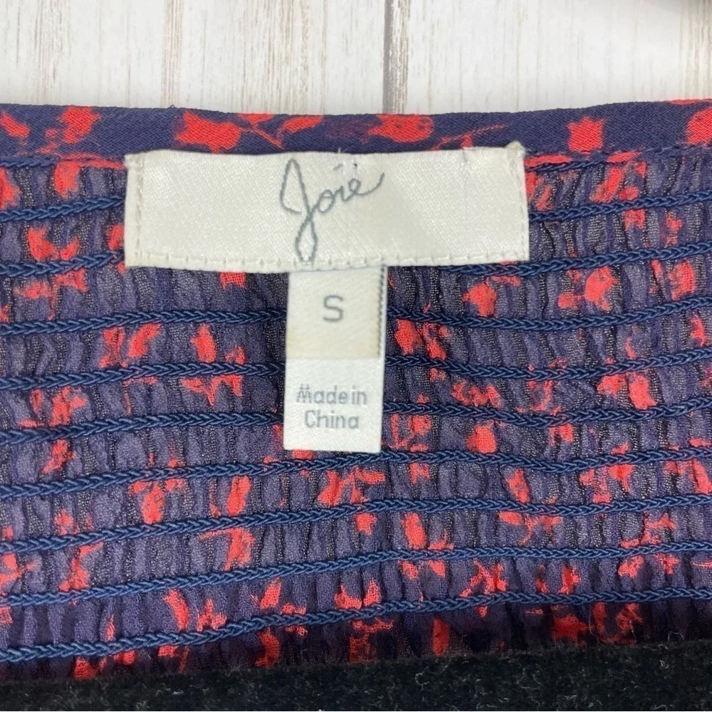 Joie 100% silk blue and red floral blouse Small - Picture 3 of 5
